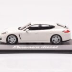 Porsche Panamera 970 Diesel Carrara ホワイト Minichamps 1:43