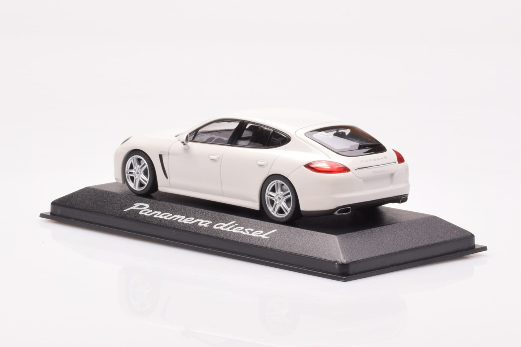Porsche Panamera 970 Diesel Carrara ホワイト Minichamps 1:43 WAP0200090C メタル - 画像 3/4