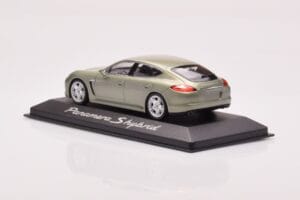 Porsche Panamera 970 S Hybrid Critall グリーン Minichamps 1:43 WAP0205010A メタル - 画像 3/4