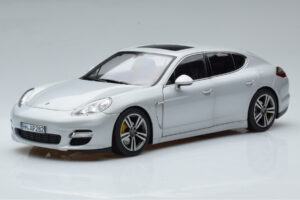 Porsche Panamera 970 Turbo シルバー Norev 1:18