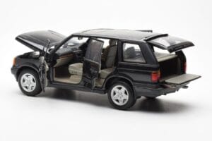 Range Rover P38 4.6 HSE ブラック メタリック AUTOart 1:18 70017 メタル - 画像 8/9