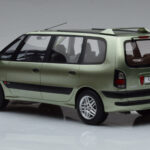 Renault Espace 3 グリーン Otto 1:18 - image 5 of 6