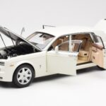 Rolls-Royce Phantom VII EWB イングリッシュホワイト Kyosho 1:18 - image 2 of 8