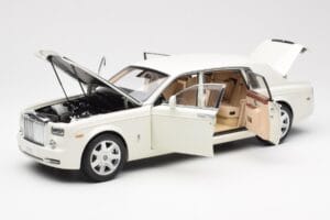 Rolls-Royce Phantom VII EWB イングリッシュホワイト Kyosho 1:18 08841EW2 メタル - 画像 2/8