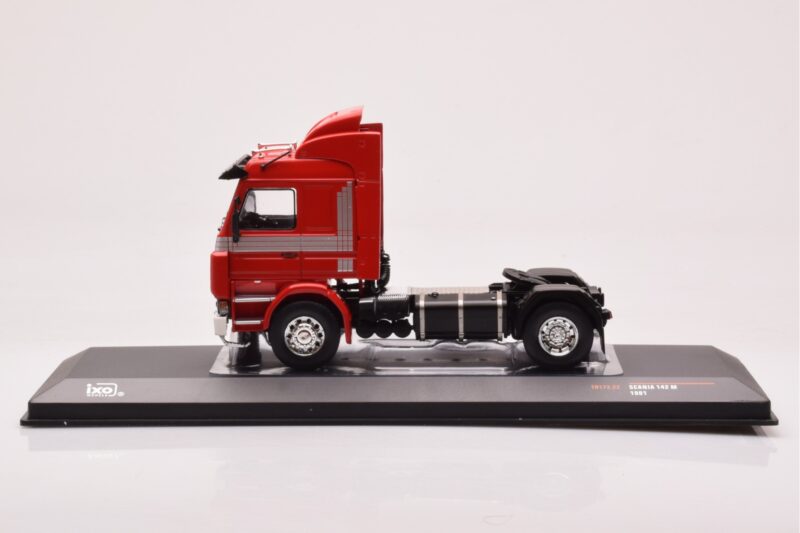 Scania 142 M レッド IXO 1:43