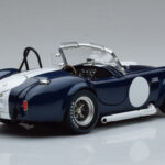 Shelby Cobra 427 S/C ダークブルー Kyosho 1:18 - image 3 of 9