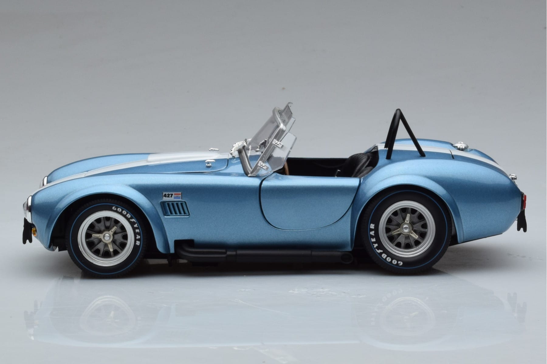Shelby Cobra 427 S/C ライトブルー Kyosho 1:18 08048SBL メタル - 画像 4/9