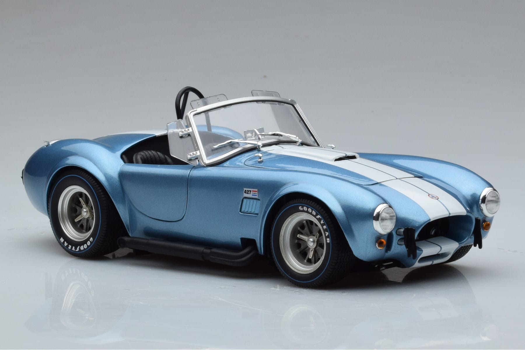 Shelby Cobra 427 S/C ライトブルー Kyosho 1:18 08048SBL メタル - 画像 5/9