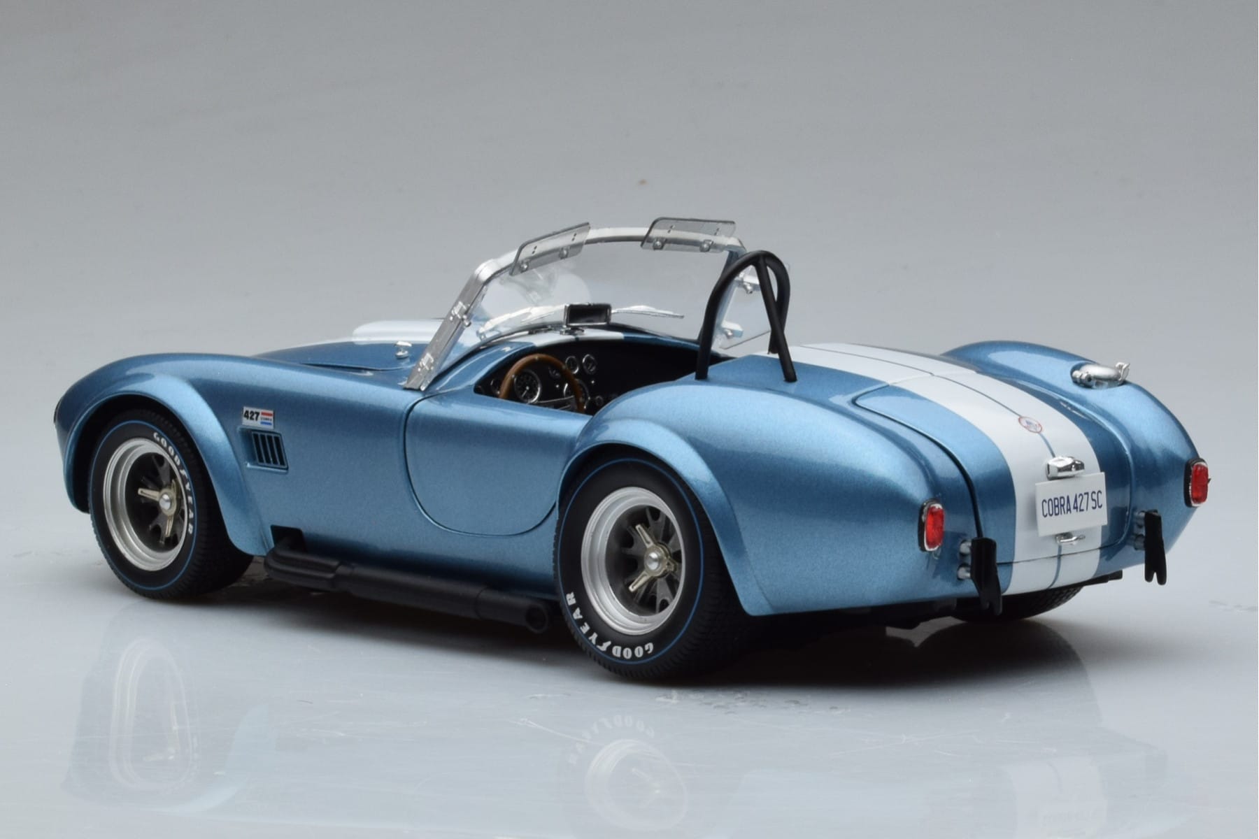 Shelby Cobra 427 S/C ライトブルー Kyosho 1:18 08048SBL メタル - 画像 6/9