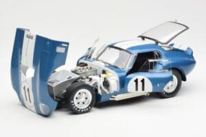 Shelby Daytona Cobra Coupe #11 S. Thompson 24 Hours of Le Mans 1965 CMR 1:18 CMR114 メタル - 画像 2/8