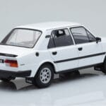 Skoda 130 L ホワイト IXO 1:18 - image 2 of 6