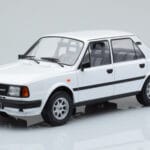 Skoda 130 L ホワイト IXO 1:18