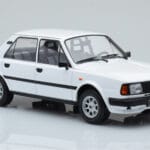 Skoda 130 L ホワイト IXO 1:18 - image 4 of 6
