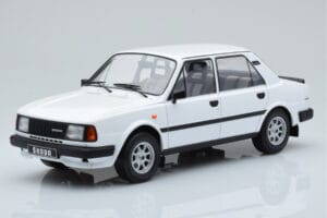 Skoda 130 L ホワイト IXO 1:18