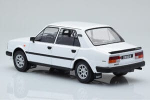 Skoda 130 L ホワイト IXO 1:18 18CMC158 メタル - 画像 5/6