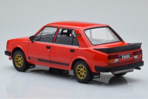 Skoda 130 LR レッド IXO 1:18 18CMC159 メタル - 画像 5/6