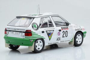 Skoda Felicia #20 S. Blomqvist / B. Cederberg Rally RAC Lombard 1995 IXO 1:18 18RMC147 メタル - 画像 2/6