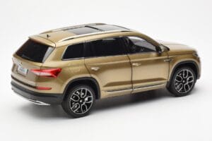 Skoda Kodiaq ゴールド FAW 1:18 ZSX000001GOL メタル - 画像 3/8