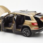 Skoda Kodiaq ゴールド FAW 1:18 - image 5 of 8