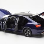 Skoda Octavia Pro ブルー FAW 1:18 - image 5 of 8
