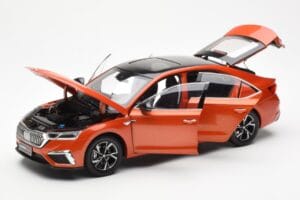 Skoda Octavia Pro オレンジ FAW 1:18 ZMR000006ORA メタル - 画像 2/8