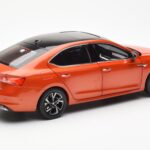 Skoda Octavia Pro オレンジ FAW 1:18 - image 3 of 8