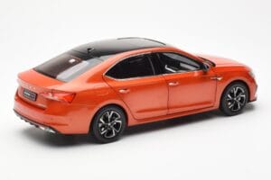 Skoda Octavia Pro オレンジ FAW 1:18 ZMR000006ORA メタル - 画像 3/8