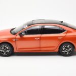 Skoda Octavia Pro オレンジ FAW 1:18 - image 4 of 8