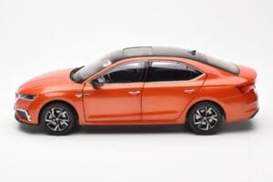 Skoda Octavia Pro オレンジ FAW 1:18 ZMR000006ORA メタル - 画像 4/8