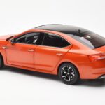 Skoda Octavia Pro オレンジ FAW 1:18 - image 7 of 8