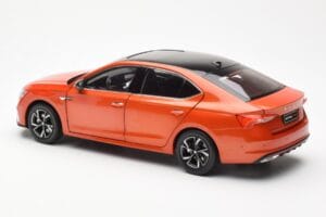 Skoda Octavia Pro オレンジ FAW 1:18 ZMR000006ORA メタル - 画像 7/8