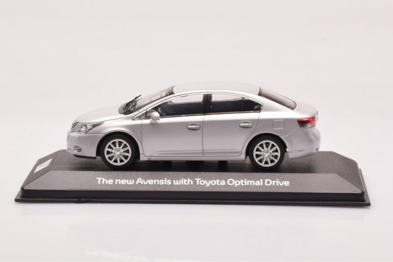 Toyota Avensis T270 シルバー Minichamps 1:43