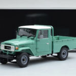 Toyota Land Cruiser 40 4x4 Pickup グリーン Kyosho 1:18 - image 8 of 8