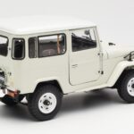 Toyota Land Cruiser FJ40 Van ホワイト Kyosho 1:18 - image 3 of 8