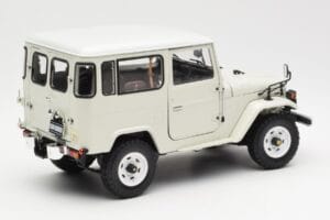 Toyota Land Cruiser FJ40 Van ホワイト Kyosho 1:18 08971W メタル - 画像 3/8