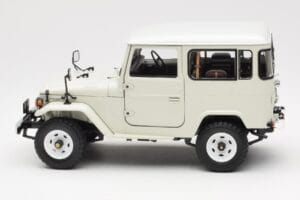 Toyota Land Cruiser FJ40 Van ホワイト Kyosho 1:18 08971W メタル - 画像 4/8