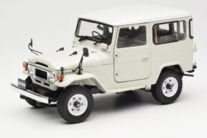 Toyota Land Cruiser FJ40 Van ホワイト Kyosho 1:18