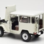 Toyota Land Cruiser FJ40 Van ホワイト Kyosho 1:18 - image 5 of 8