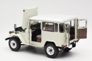 Toyota Land Cruiser FJ40 Van ホワイト Kyosho 1:18 08971W メタル - 画像 5/8