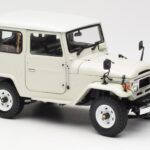 Toyota Land Cruiser FJ40 Van ホワイト Kyosho 1:18 - image 6 of 8