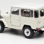 Toyota Land Cruiser FJ40 Van ホワイト Kyosho 1:18 - image 7 of 8