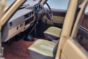 Toyota Land Cruiser 60 ベージュ オプションパーツ付き Kyosho 1:18 08956XBE メタル - 画像 11/12