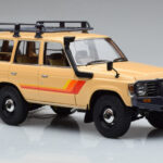 Toyota Land Cruiser 60 ベージュ オプションパーツ付き Kyosho 1:18 - image 5 of 12