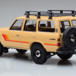 Toyota Land Cruiser 60 ベージュ オプションパーツ付き Kyosho 1:18 - image 6 of 12