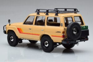 Toyota Land Cruiser 60 ベージュ オプションパーツ付き Kyosho 1:18 08956XBE メタル - 画像 6/12