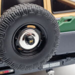 Toyota Land Cruiser 60 ベージュ オプションパーツ付き Kyosho 1:18 - image 7 of 12