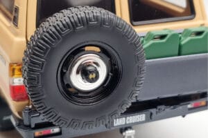 Toyota Land Cruiser 60 ベージュ オプションパーツ付き Kyosho 1:18 08956XBE メタル - 画像 7/12