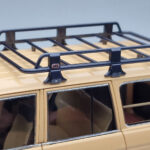 Toyota Land Cruiser 60 ベージュ オプションパーツ付き Kyosho 1:18 - image 8 of 12