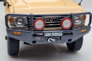 Toyota Land Cruiser 60 ベージュ オプションパーツ付き Kyosho 1:18 08956XBE メタル - 画像 9/12