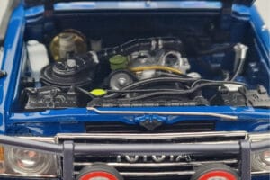 Toyota Land Cruiser 60 ブルー オプションパーツ付き Kyosho 1:18 08956XBL メタル - 画像 9/11